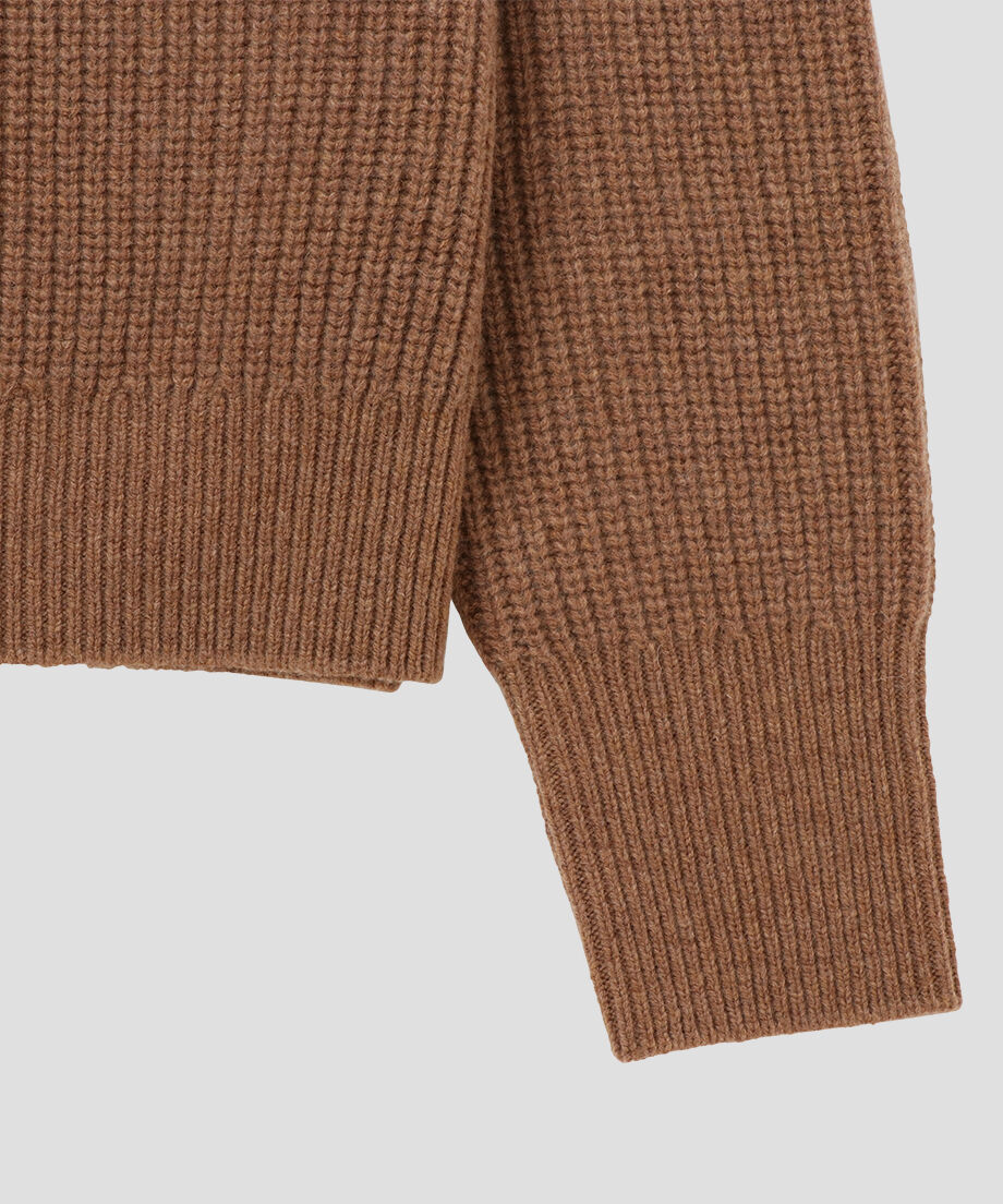 soft wool short V-neck KNIT_17