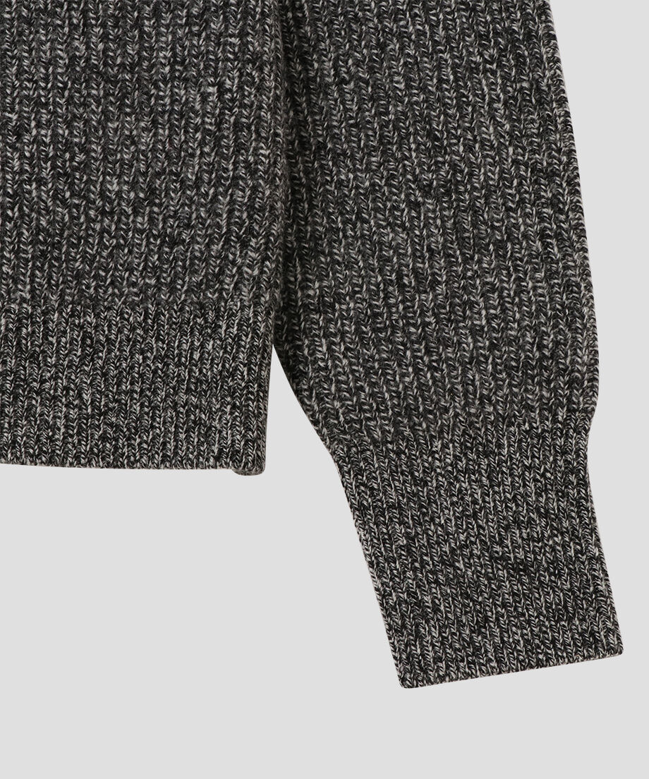 soft wool short V-neck KNIT_8